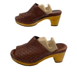 UGG Ansel Brown Perforated Laser Cut Leather Open Toe Sandals Clogs Size 6 Shoes